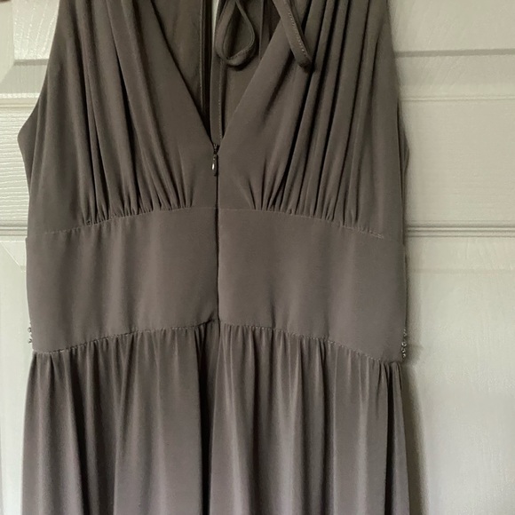 Beautiful dress - Picture 2 of 3